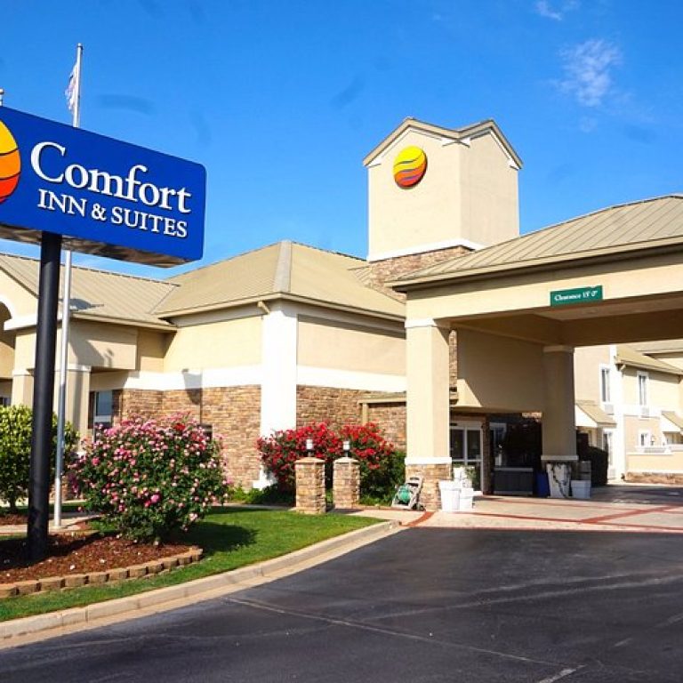 Comfort Inn & Suites Greenwood Near University